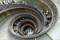 Escaleras de Giuseppe Momo (Museos Vaticanos)