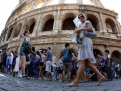El Coliseo se inclina cada día más