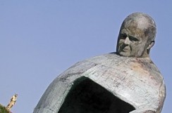 Nueva cara para la Estatua de Juan Pablo II en Roma